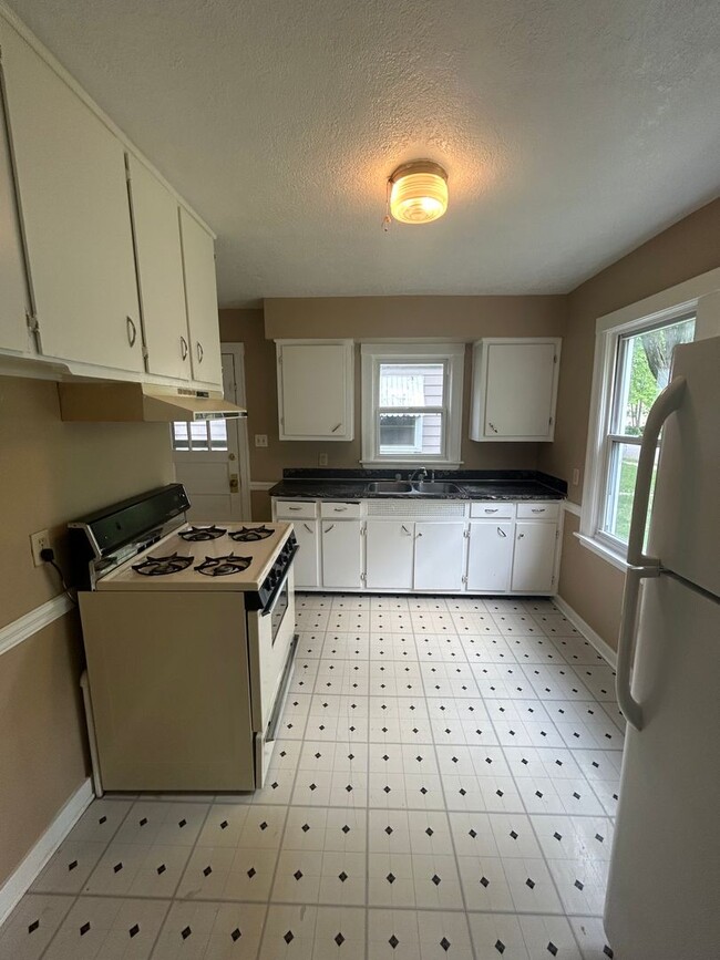 Building Photo - 4422 Gaywood Dr