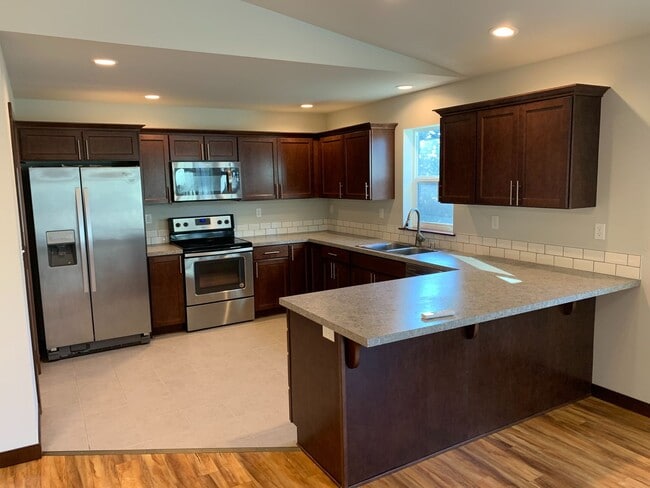 Building Photo - ***PENDING APPLICATION***Lovely 3 bedroom Home in Admirals Cove Community. Rare 6 Month Lease Ava...