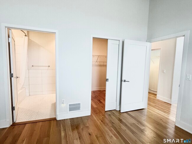 Building Photo - 60 Willow St