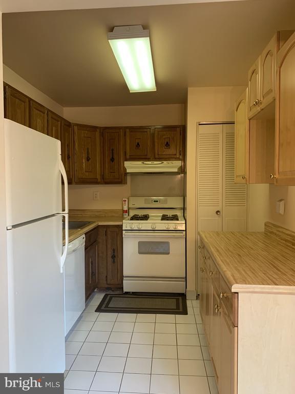 Building Photo - 6147 Leesburg Pike