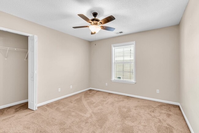 Building Photo - 16 Bushwood Dr