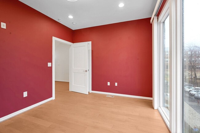 Building Photo - Available Now! Easy Commute To Capitol Hil...