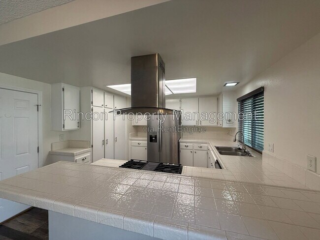 Building Photo - 694 Deerhunter Ln