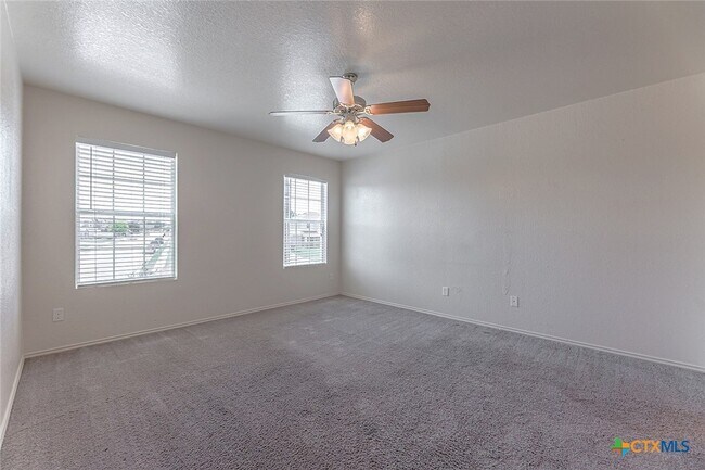 Building Photo - 2406 Waterfall Dr