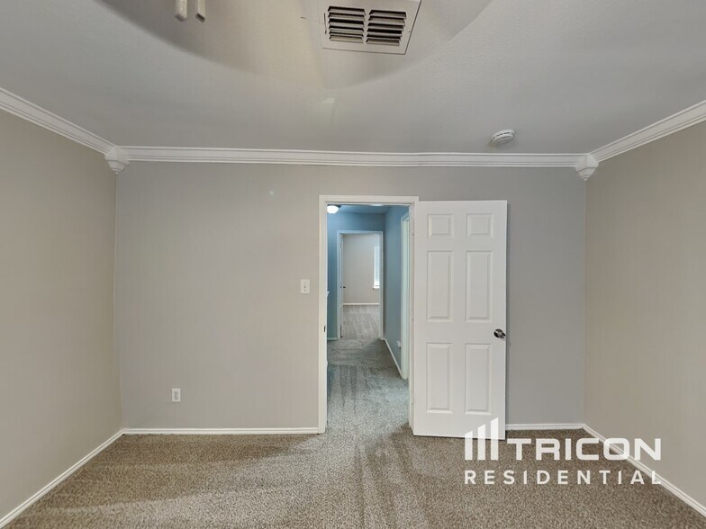 Building Photo - 1575 Wildflower Dr