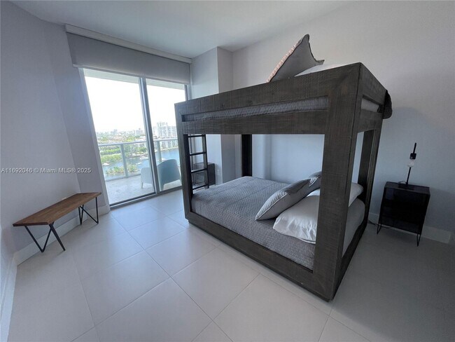 Building Photo - 17301 Biscayne Blvd