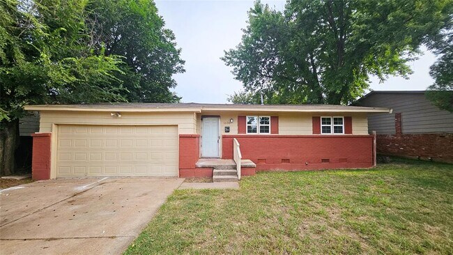 Primary Photo - 1635 NE 50th St