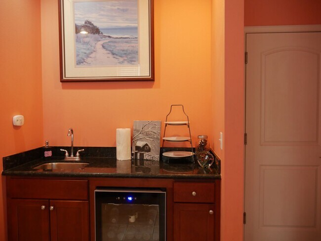 Building Photo - Beautiful, Fully Furnished, Maple Valley H...