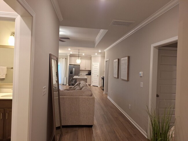 Building Photo - Outstanding Three Bedroom Home in the Ashcroft Community!