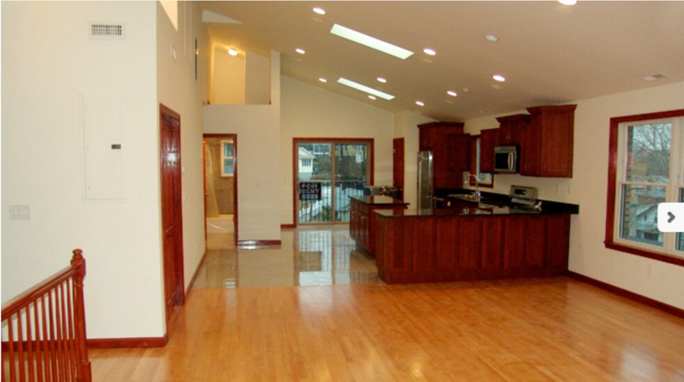 Building Photo - 73 Edgewood Ave