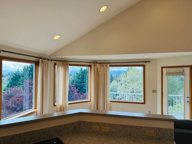 Building Photo - Stunning Custom Home with Beautiful Views