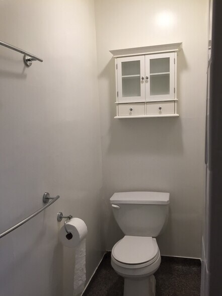 Bathroom - 2609 Dana St
