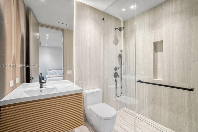 Building Photo - 641 Flamingo Dr