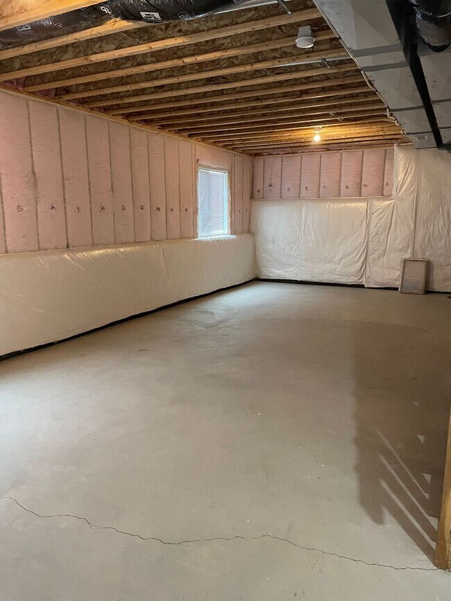 Building Photo - Beautiful newer home in West Des Moines - Waukee School Dist!