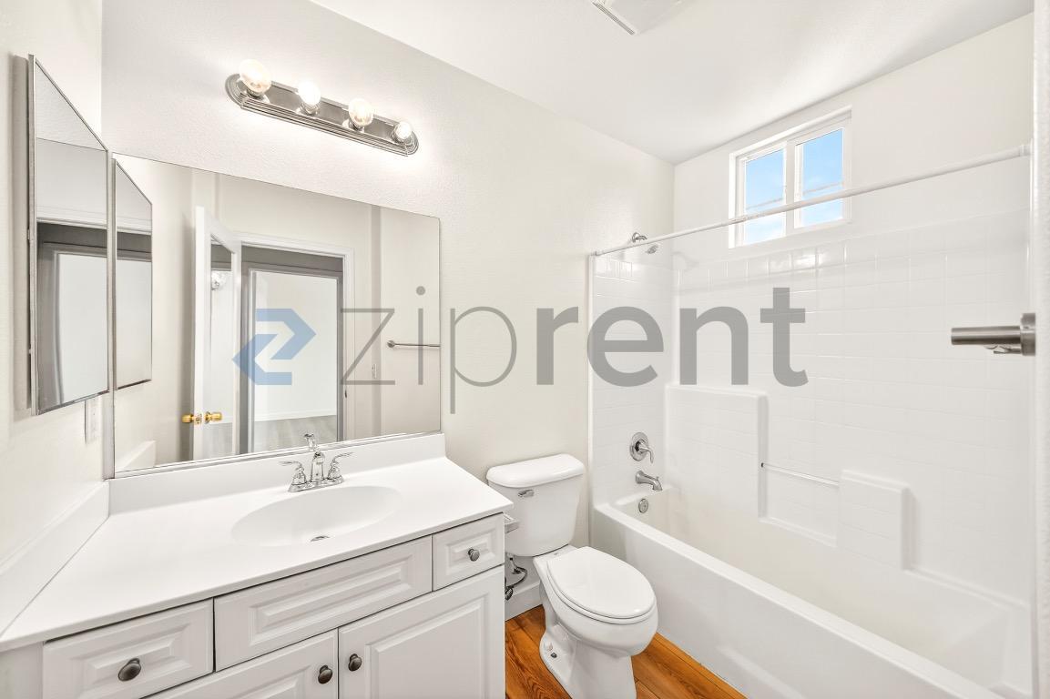 Building Photo - 15916 Lasselle St