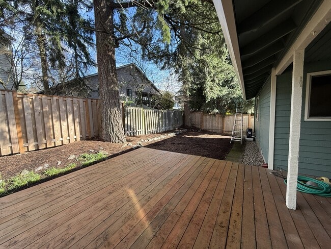 Building Photo - 13235 SW Barberry Dr