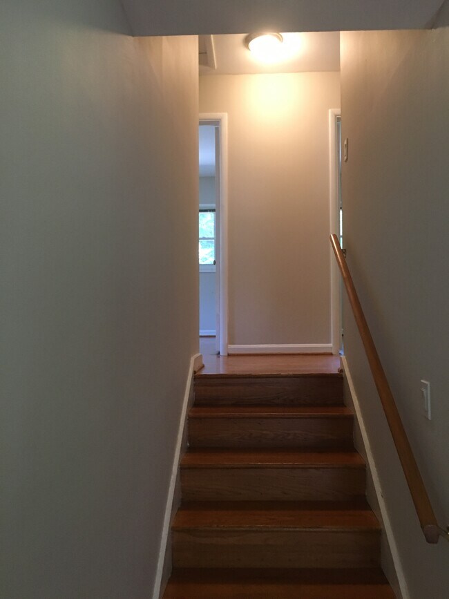 Building Photo - 1115 Westbriar Ct NE