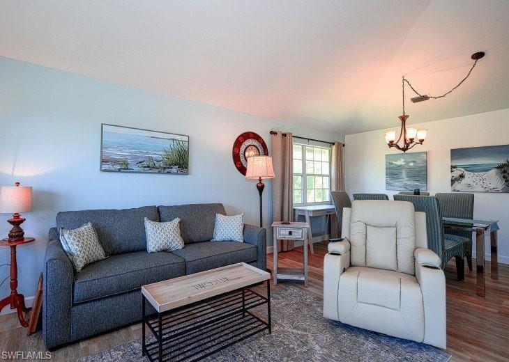 Building Photo - 441 Quail Forest Blvd