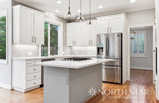 Building Photo - Beautiful Home Near Westlake Park