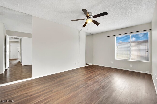 Building Photo - 1417 Hialeah Dr