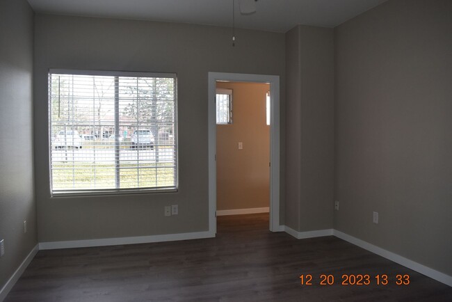 Building Photo - Beautiful 2 BR / 2 BA Condo with 1 car gar...