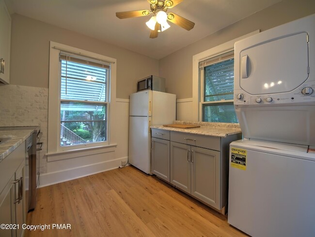 Building Photo - 707 Scott St