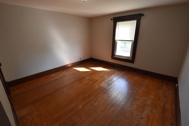 Building Photo - 3 Bedroom Home in the Country