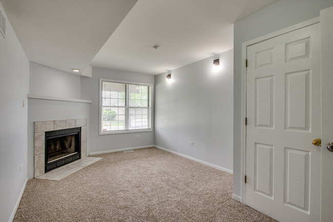 Building Photo - 3491 Willowview Ct