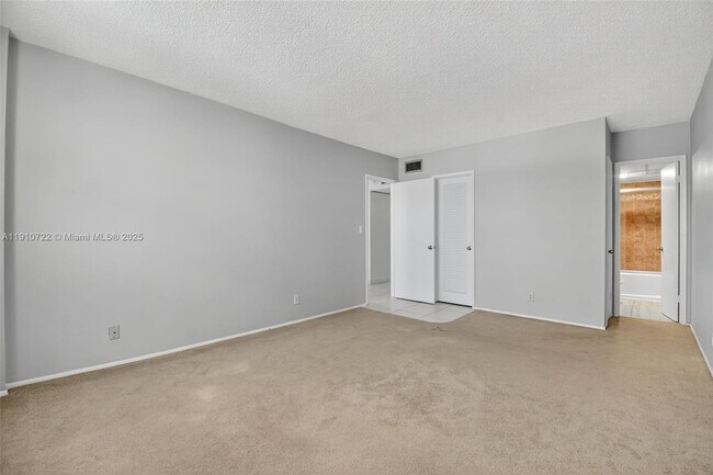 Building Photo - 336 N Birch Rd