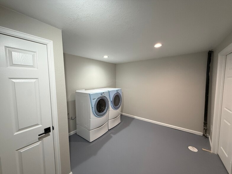 Laundry Room - 5918 Newcombe Ct
