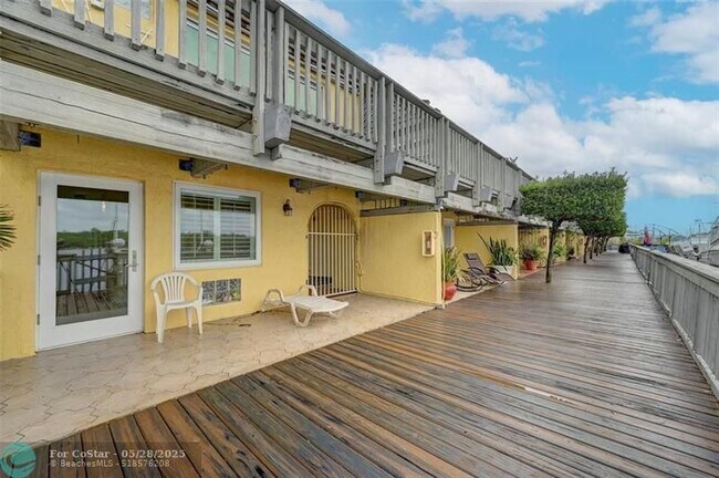 Building Photo - 1800 N Ocean Dr