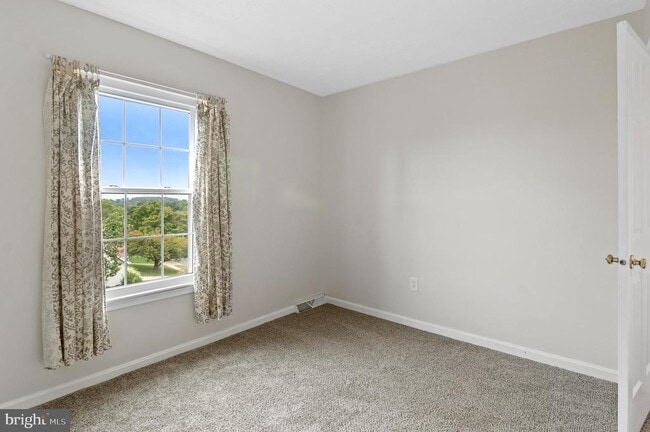 Building Photo - 689 Clearview Ave