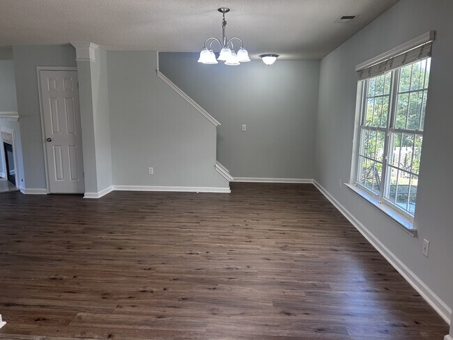 Building Photo - Large 3 bedroom 2 living room house w comm Pool!