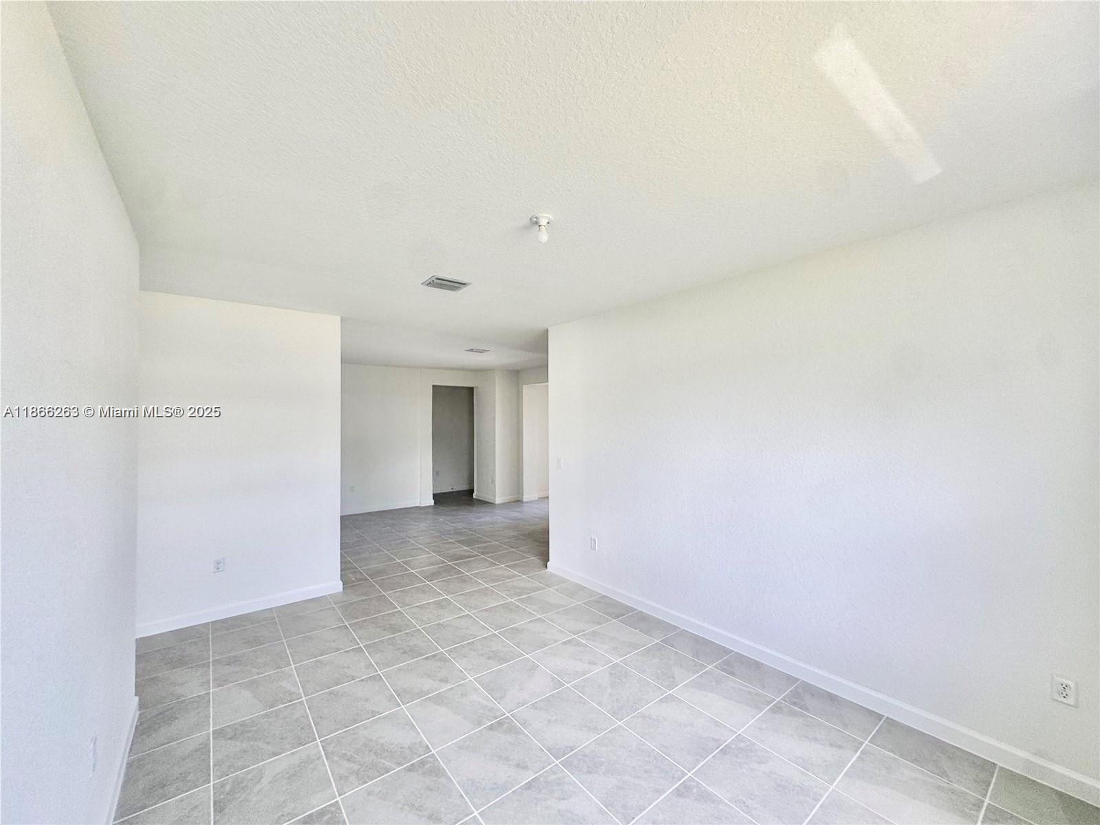 Building Photo - 2990 SE 23rd Ave