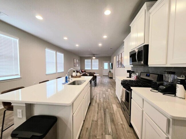Building Photo - 1709 Adobe Walls Way