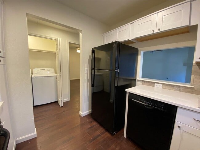 Building Photo - 6600 Valleyside Rd