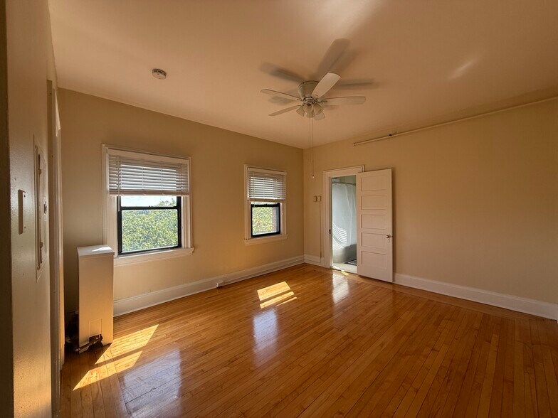 Building Photo - 1402 Beacon St