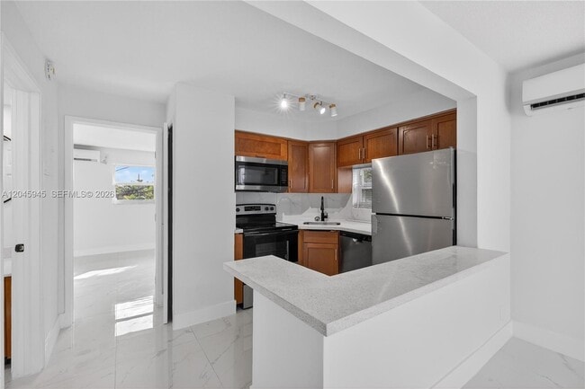 Building Photo - 1520 NE 56th St