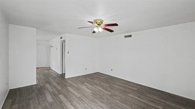 Building Photo - 130 Astoria Dr