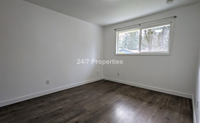 Building Photo - Charming 3 BD | 1 BA Home w/ Large Backyar...