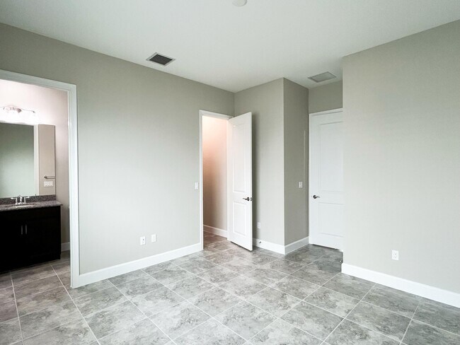Building Photo - 5327 Liberty Ln