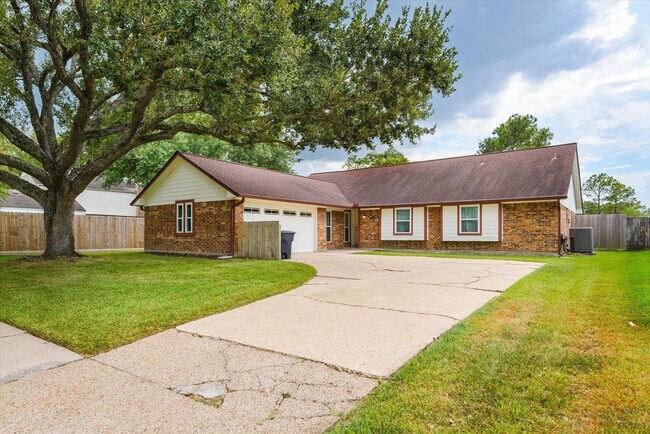 Building Photo - 14930 Aspen Hills Dr