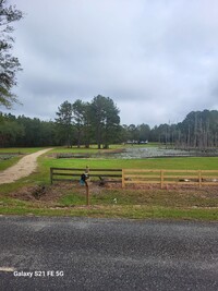 Building Photo - 4 bedroom PLUS a bonus room; Quitman, GA