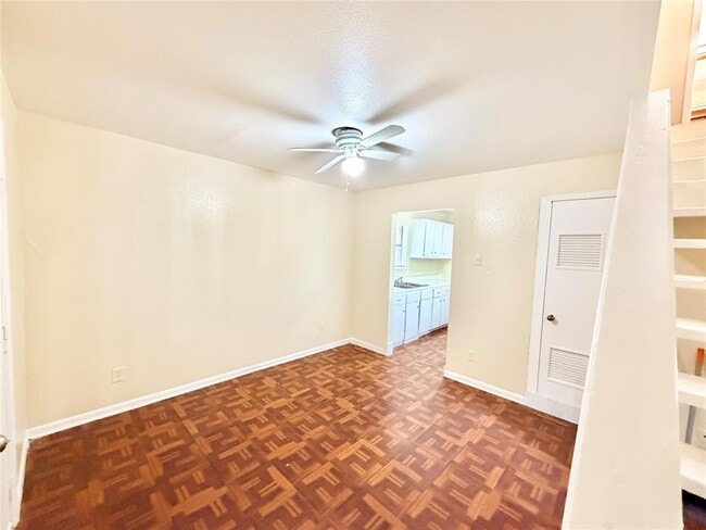 Building Photo - 6257 Manor Rd
