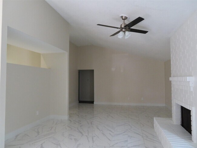 Building Photo - 11619 Bowlan Ln