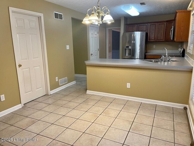 Building Photo - 5814 Waveland Cir