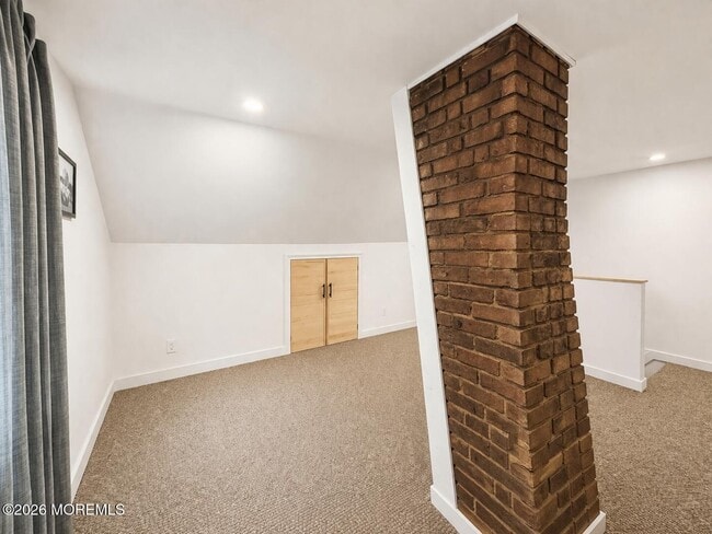 Building Photo - 137 Oakland St