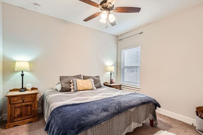 Building Photo - Gorgeous 4-bedroom, 3.5-bath home in Stapleton’s highly sought-after Willow Park East neighborhood!