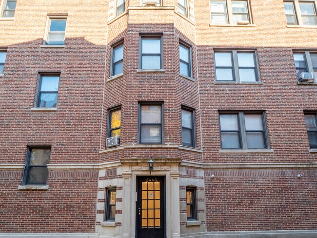 Building Photo - 6439 N Hamilton Ave