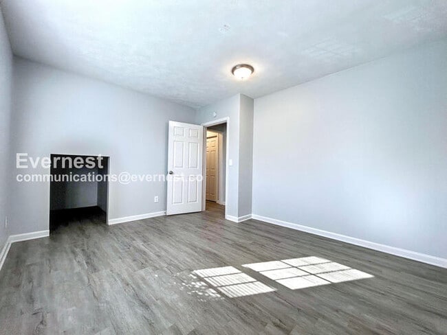 Building Photo - 30 Oak Grove Ln NW